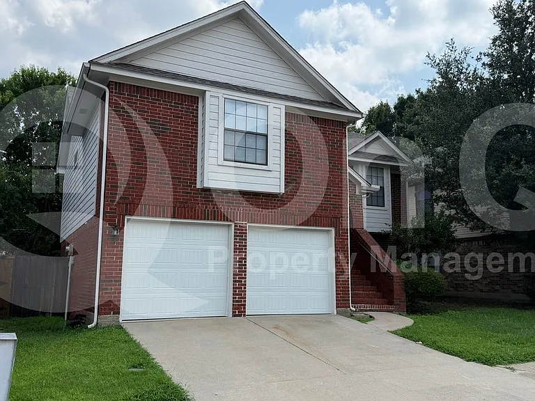 786 Pierre Ln — Photo 3