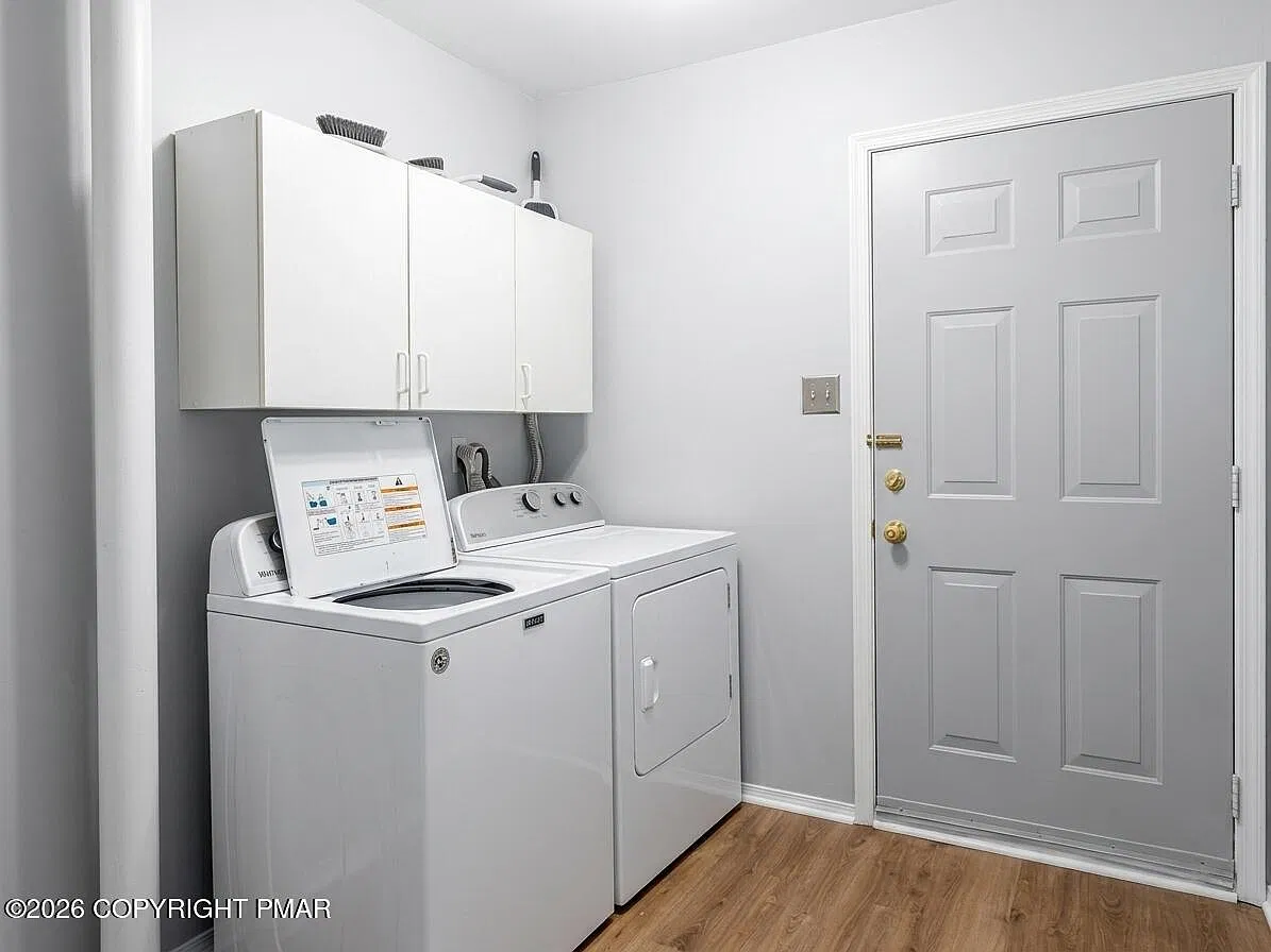 4 bed, 2.0 bath, 2392 sqft, $2,600 — Photo 4