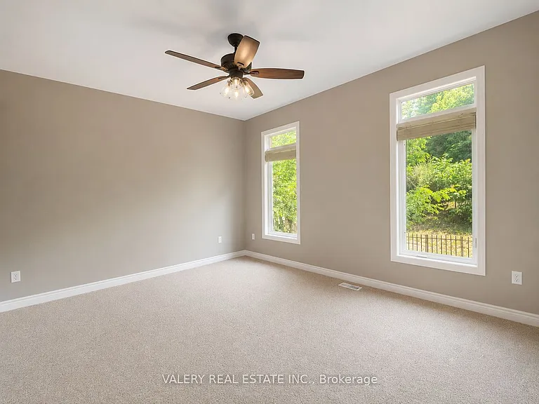 555 Grasslands Ct — Photo 6
