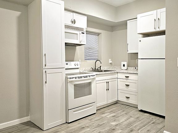 2nd image of 103 E Ash Ave #2