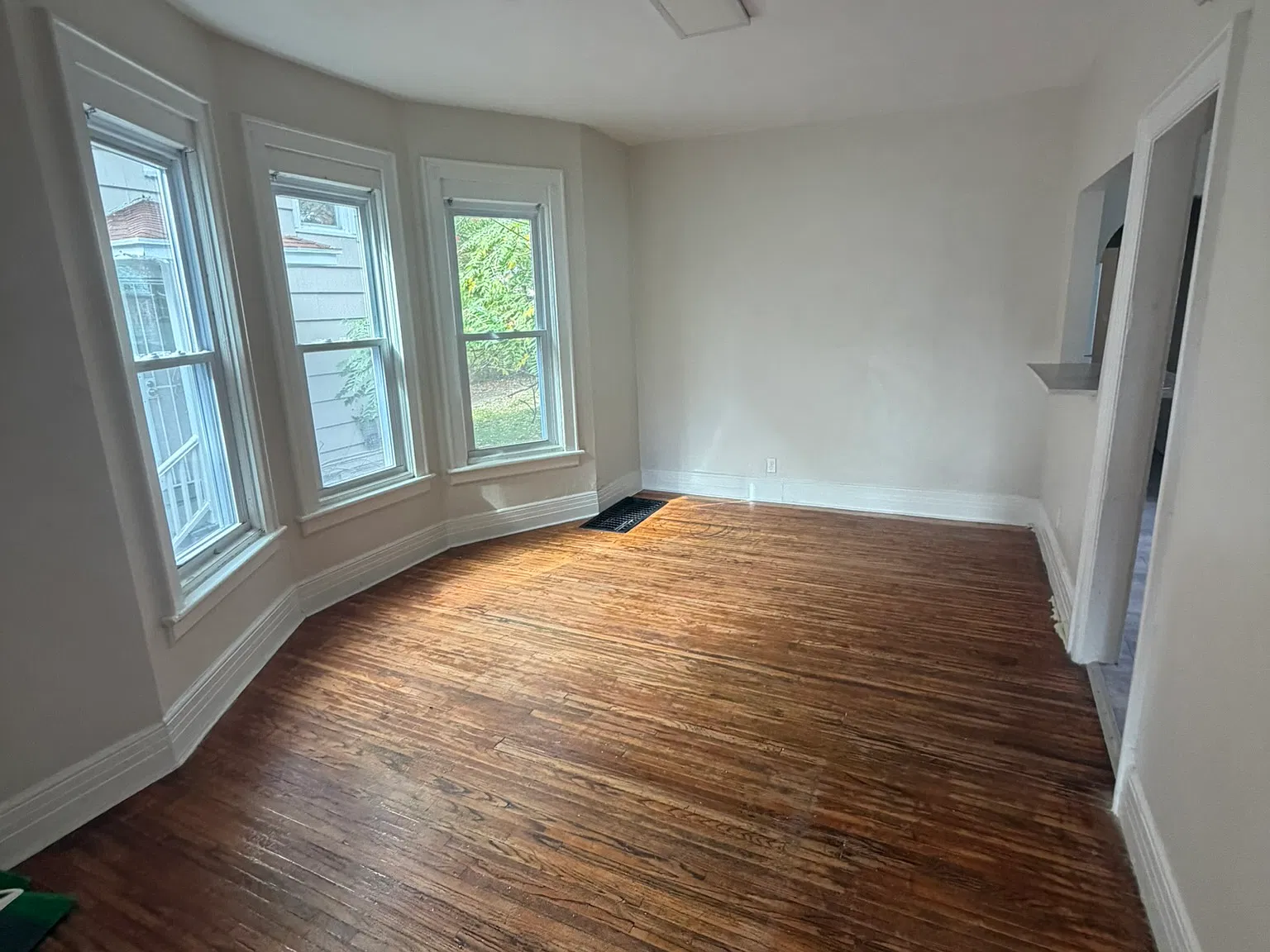 3 bed, 1100 sqft, $1,425 — Photo 4