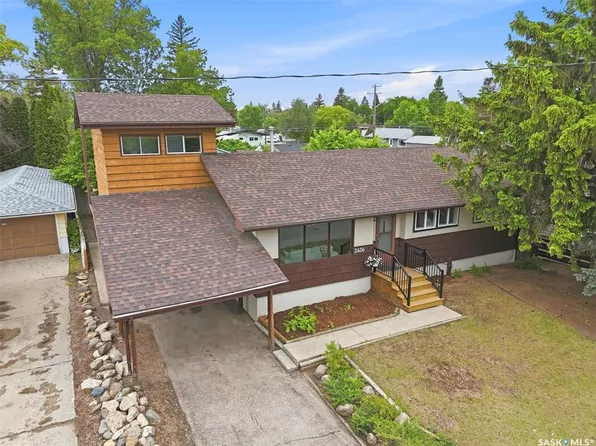2406 Clarence AVENUE S, Saskatoon, SK S7J 1M1