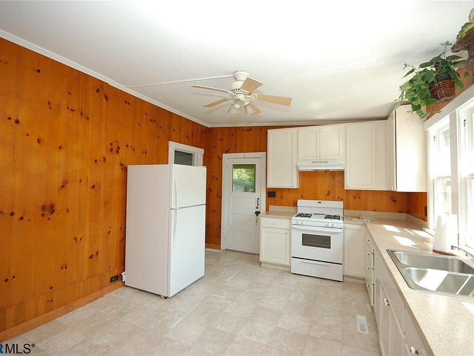 1st image of 109 West St