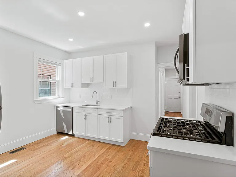 68 Bakersfield St #1 — Photo 4