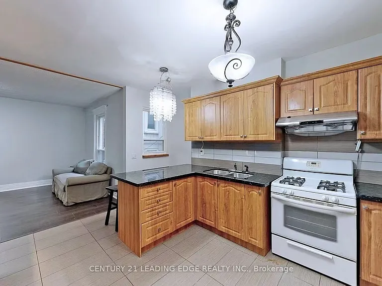 233 Borden St #MAIN LEVEL — Photo 3