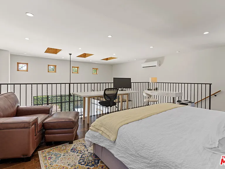 835 N Harper Ave — Photo 10