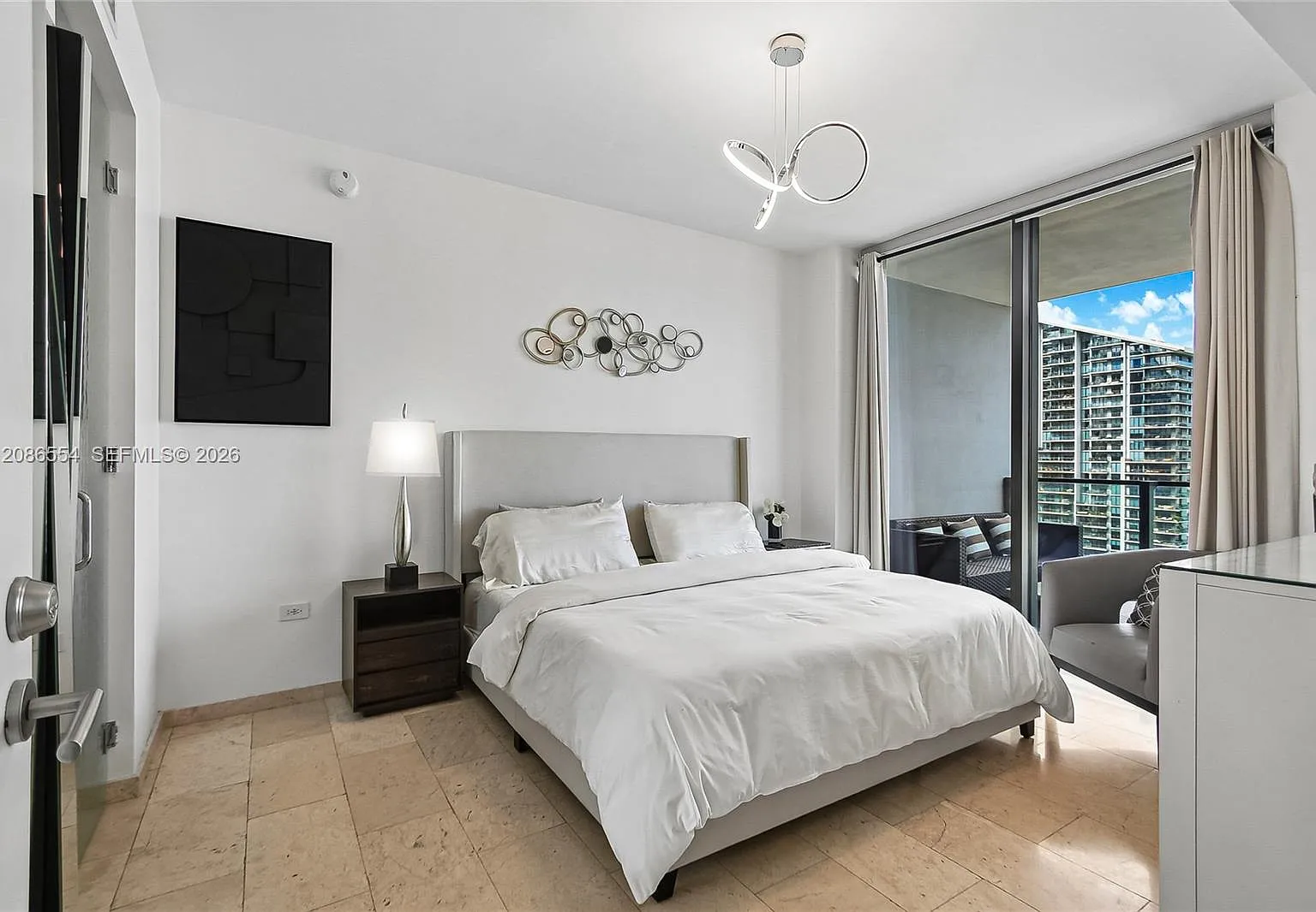 Reach Condo — Photo 3
