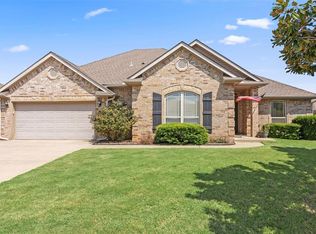 535 W Broadpoint Court Way, Mustang, OK 73064