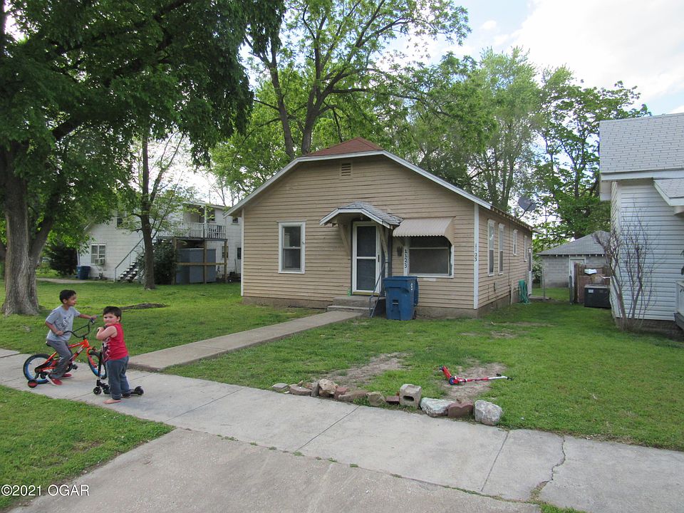 2nd image of 1121 & 1123 W 5th St