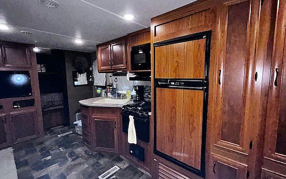 4th image of 68 Cedar St