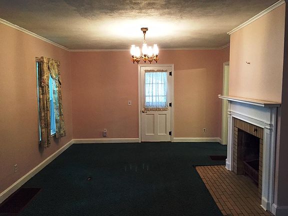 2nd image of 1215 Oak St