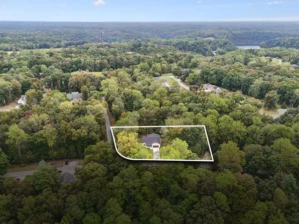 17 Fire Lake Dr, Manchester, TN 37355