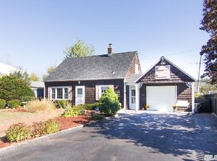 57 Slate Ln, Levittown, NY