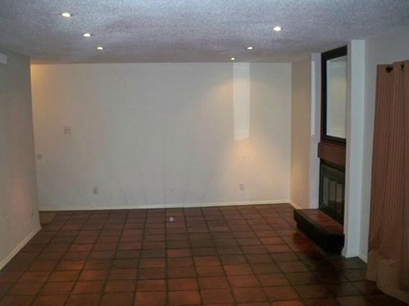 5th image of 5130 Amesbury Dr #A