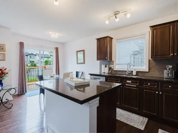 1289 Cunningham Dr SW, Edmonton, AB T6W 0R7