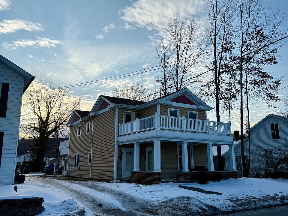 Front view of property