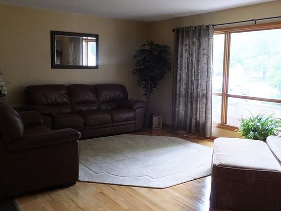 3rd image of 2923 Fair Oaks Dr