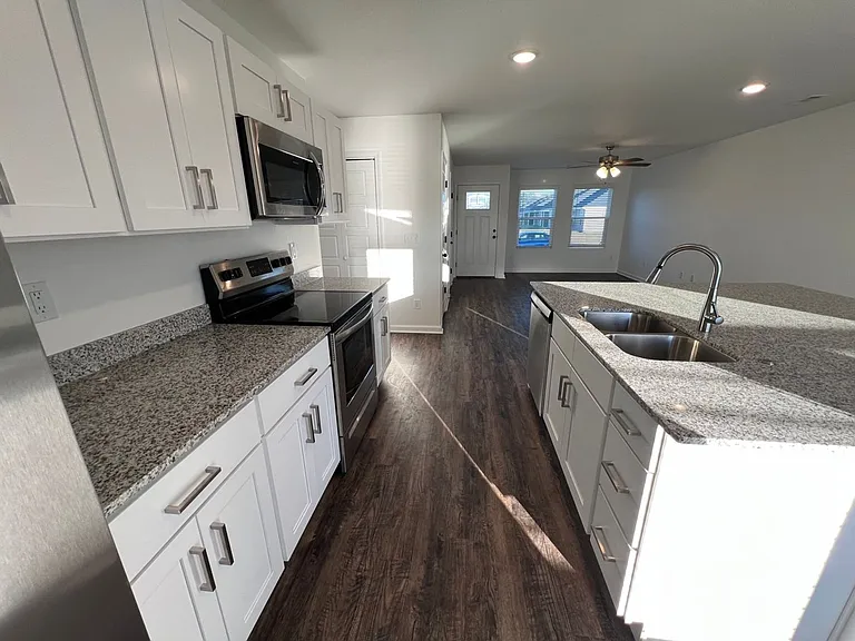 608 Short Leaf Ln — Photo 7