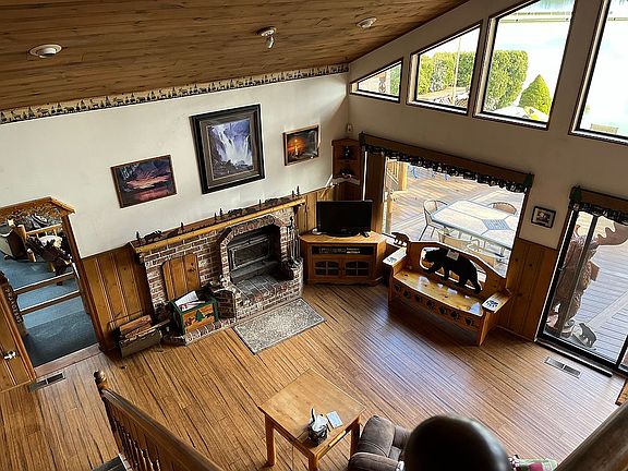 2nd image of 15810 Lawrence Pl SE
