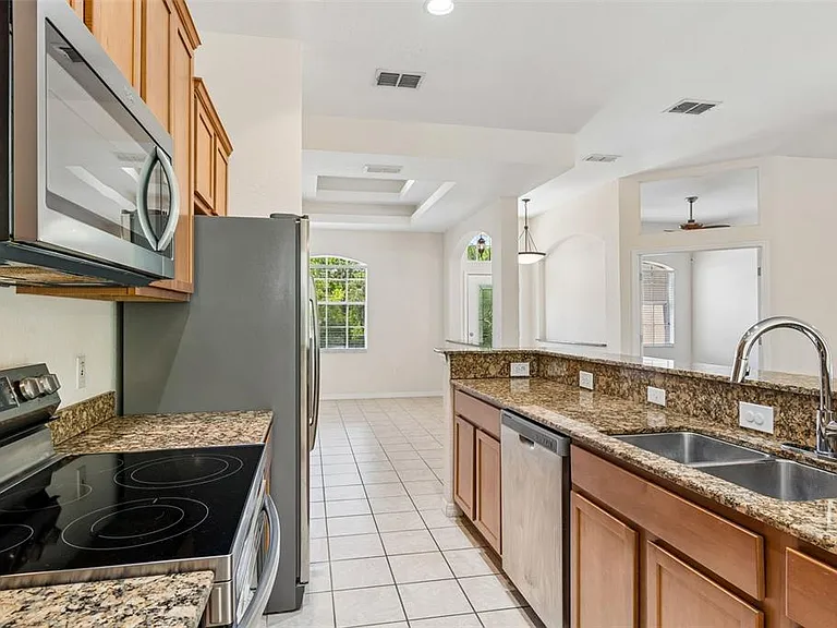 37 Greenpark Blvd — Photo 25