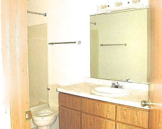 4th image of 564 N Danz Ave APT 1
