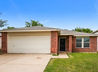 4054 Hunters Creek Dr, Fort Worth, TX 76123