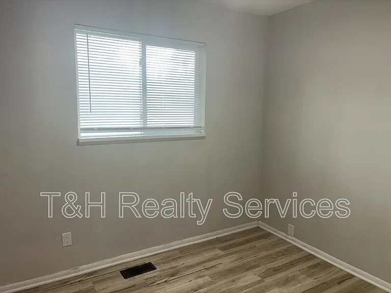 2714 Dawson St — Photo 9