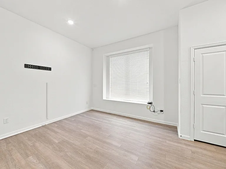 4926 Chester Lake Ln — Photo 10