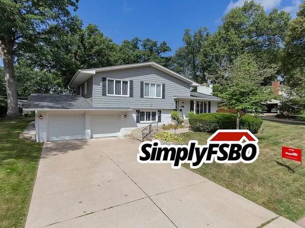 3505 52nd St, Moline, IL 61265