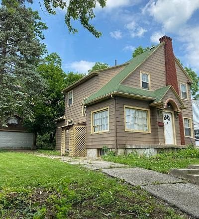 1st image of 315 Sandalwood Dr