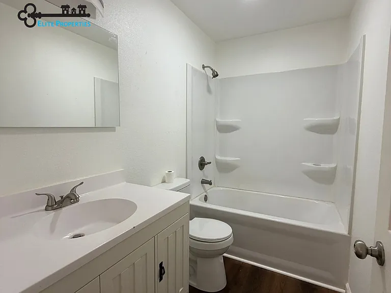 231 E Myrtle St #B — Photo 2