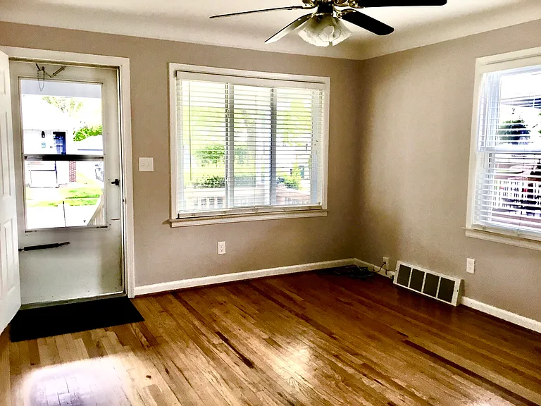 520 S Kenwood Ave — Photo 7