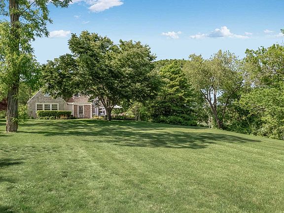 3rd image of 315 Woodhull Ln