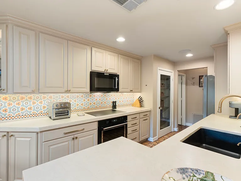 372 W Amoroso Dr — Photo 142