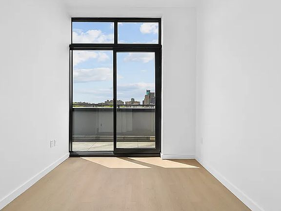 5th image of 645 Park Pl #8A