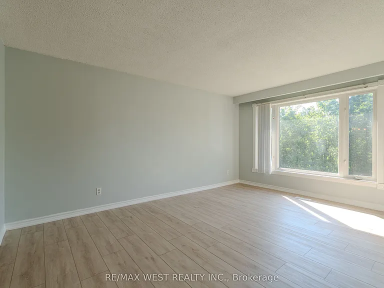 147 Forest Rd — Photo 3