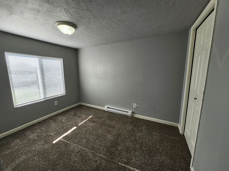 1327 Tunis Ave — Photo 17