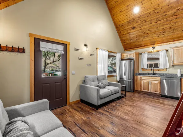 1432 Salmon Dr, Riggins, ID 83549