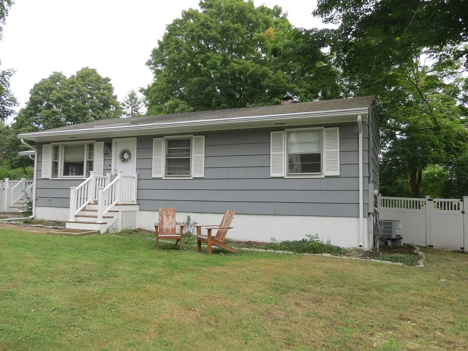 3 bed, 1.0 bath, 960 sqft, $3,000 — Photo 2