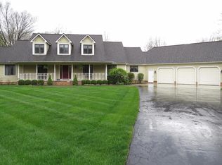 13695 Carriage Trail Dr, Davisburg, MI 48350