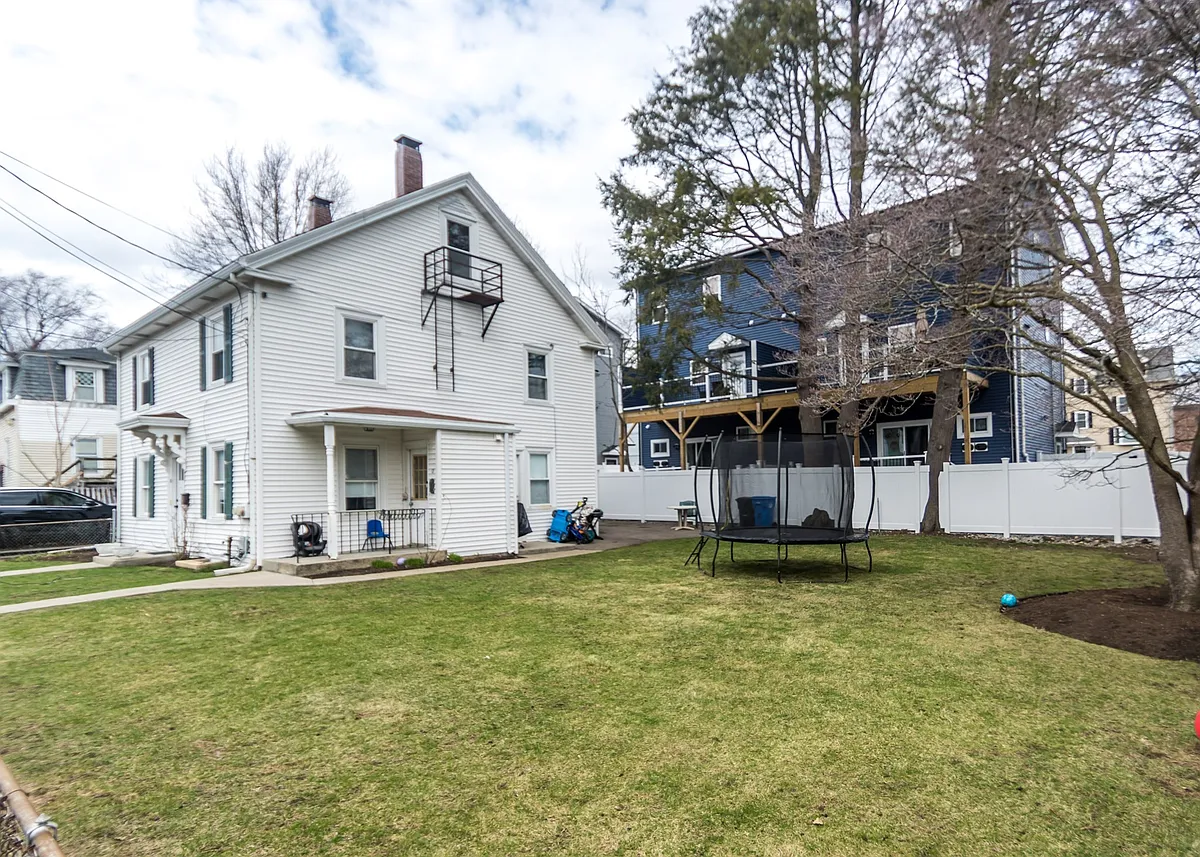 Building Photo - 10 Foundry Ave #10