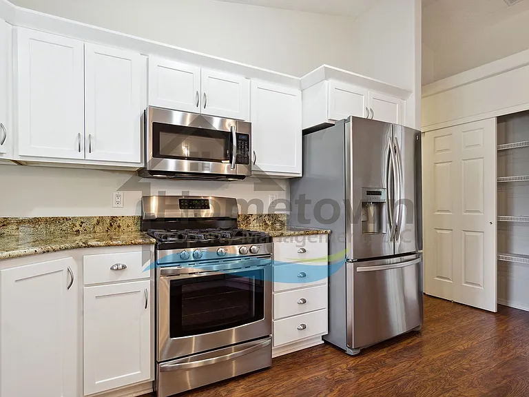 7358 N Aaron St — Photo 12