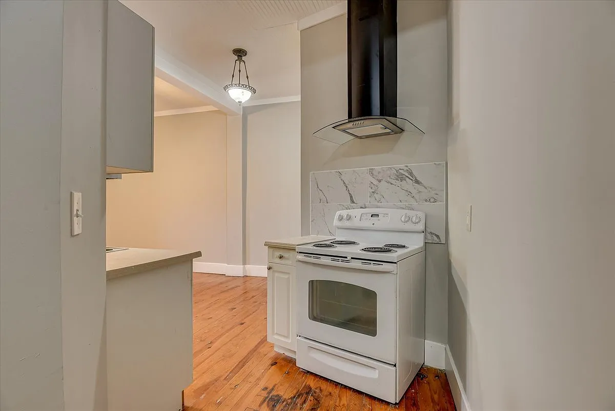 828 Broad Street - B — Photo 4