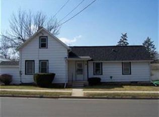 818 Farnham St, Columbus, WI 53925