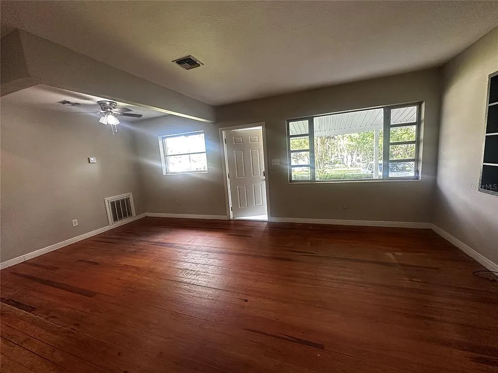 2 bed, 1.0 bath, 884 sqft, $1,350 — Photo 4