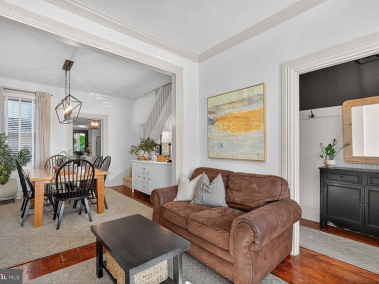 403 N Queen St — Photo 11
