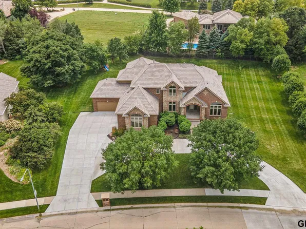 13645 Cuming St, Omaha, NE 68154