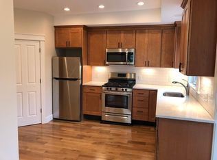 15 Mathewson St APT 1, Narragansett, RI 02882