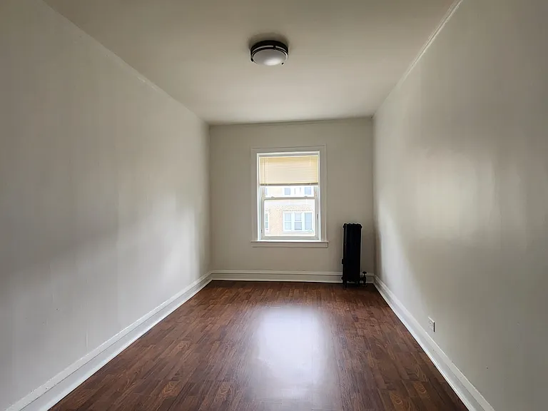 Second Bedroom
15'10" x 8'10"