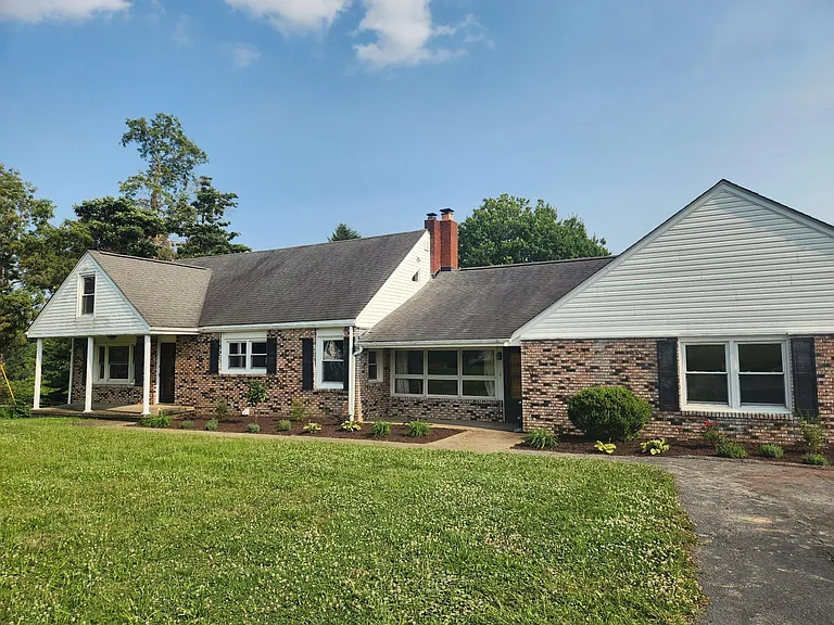 53760 Farmington Rd — Photo 1